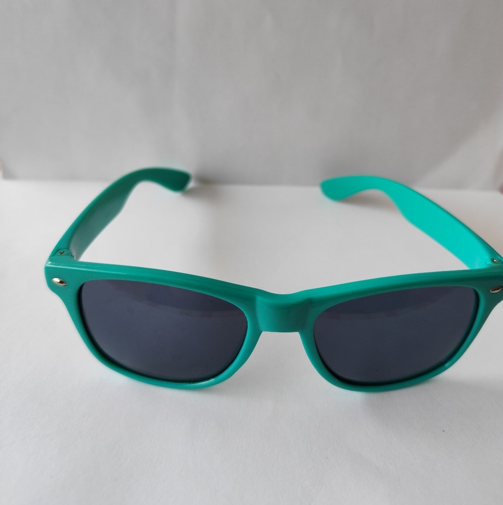 3/$20💗Stylish Teal Sunglasses